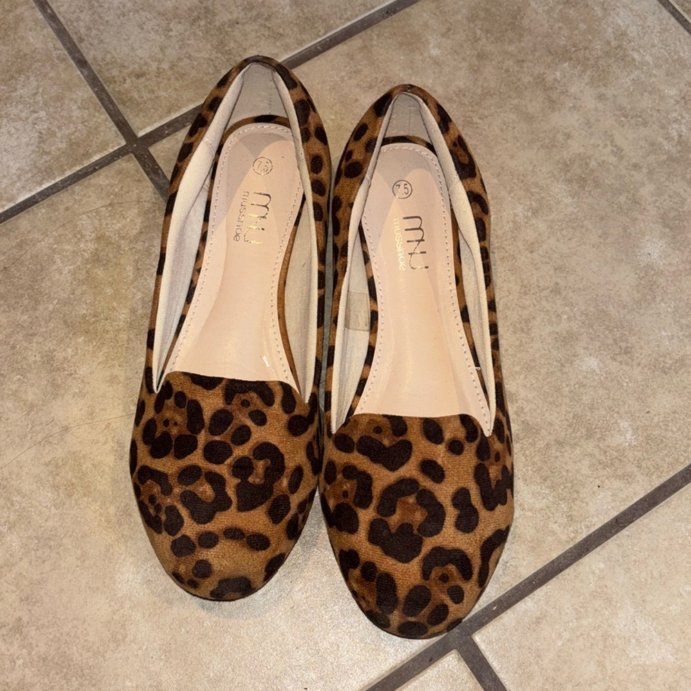 Leopard print flats